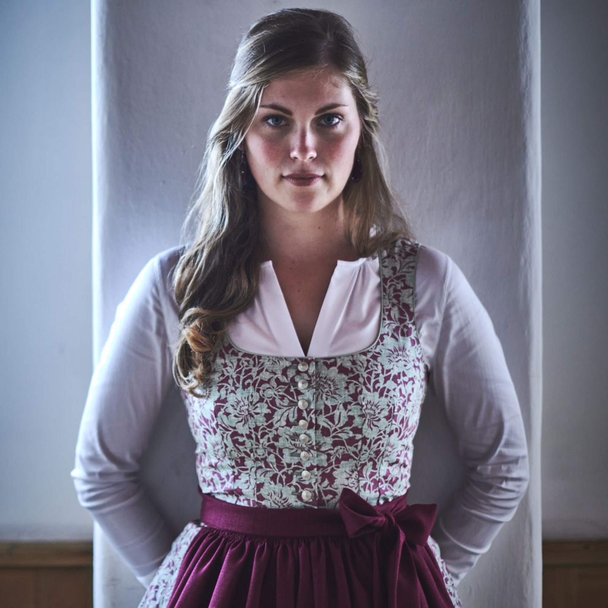 Dirndlbluse ALBA Langarm V-Ausschnitt - 08/schwarz