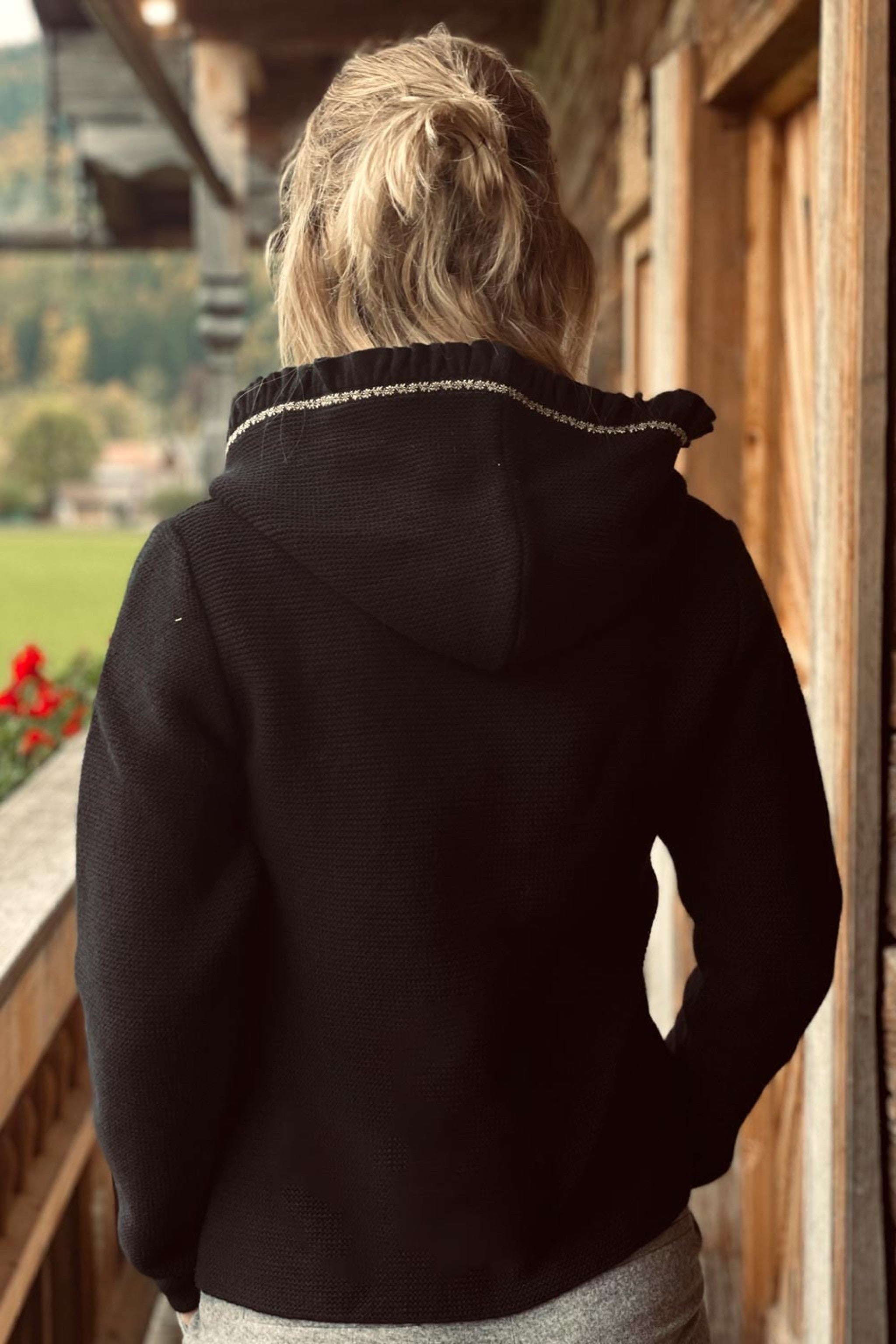 Damen-Kapuzenstrickjacke mit Blümchen - 40983/schw