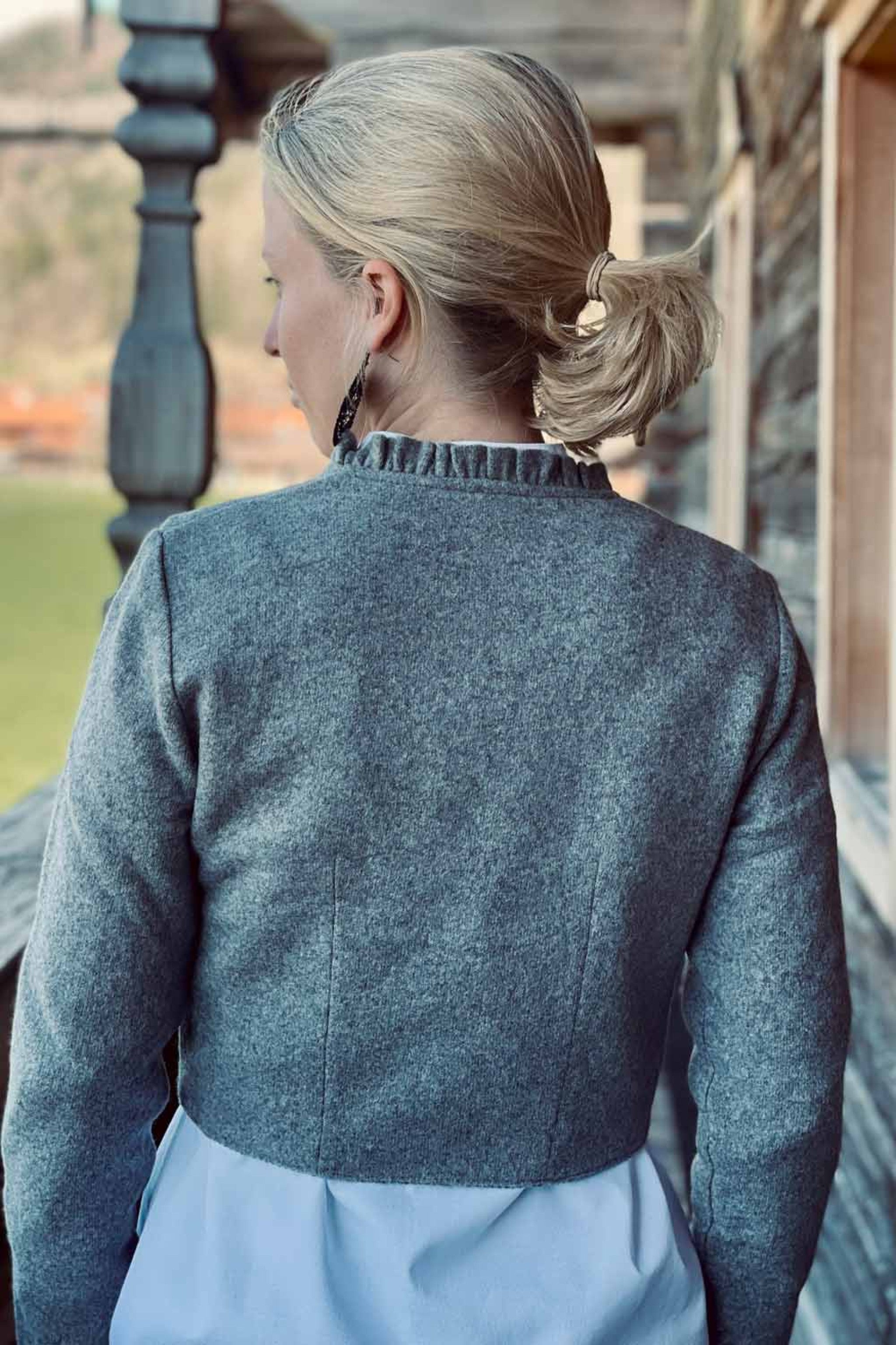 Damen-Strickjacke mit Rüschenkragen - 30988/braun