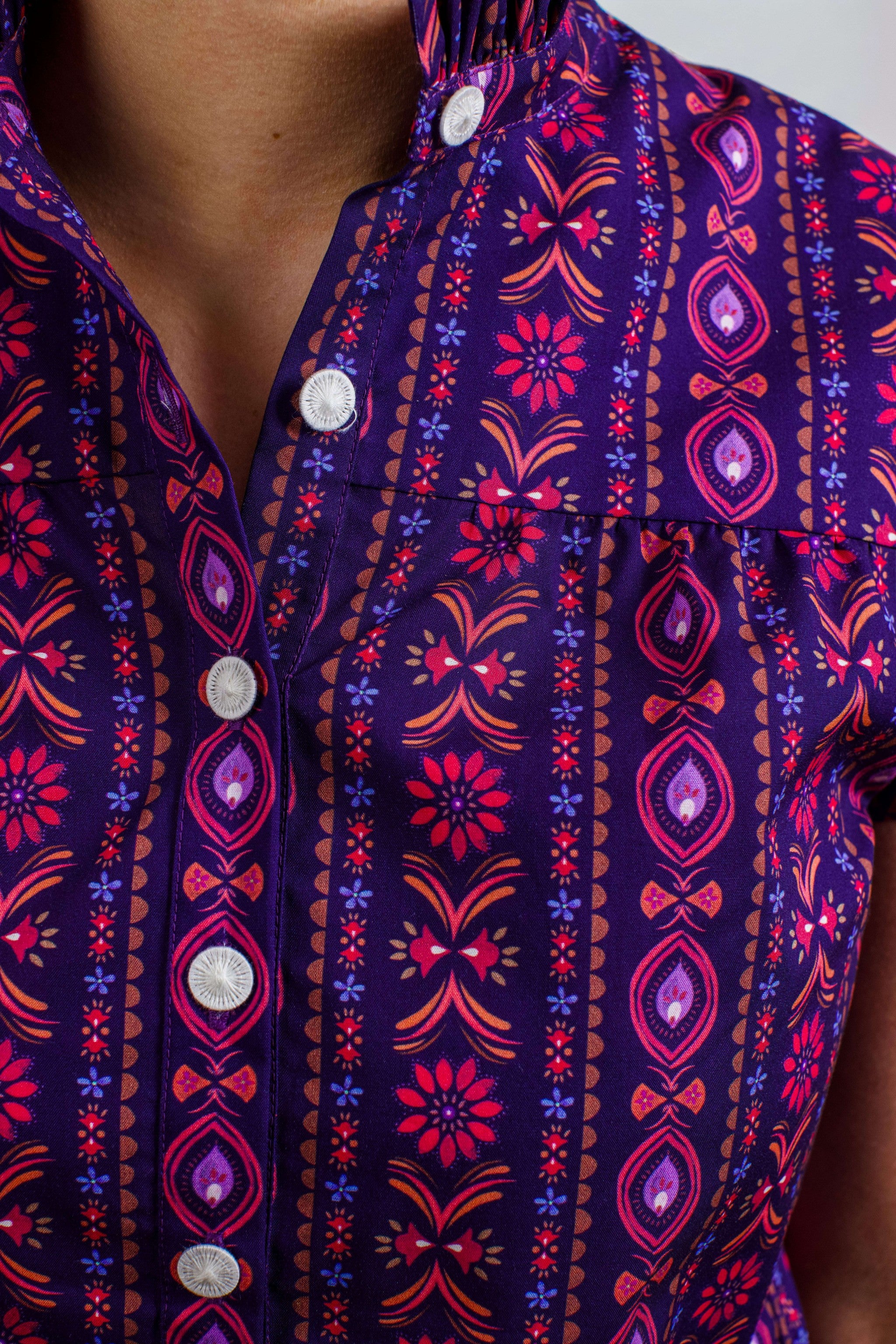 Bluse NANA-KURZARM (Blumen-Streif)