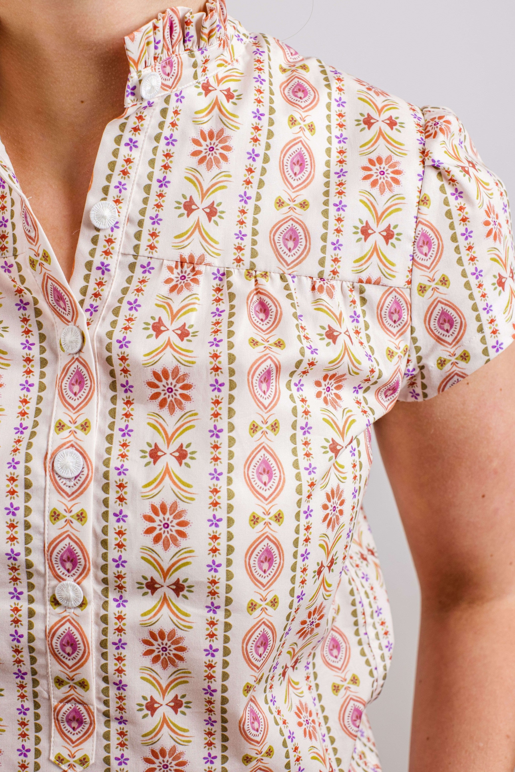 Bluse NANA-KURZARM (Blumen-Streif)