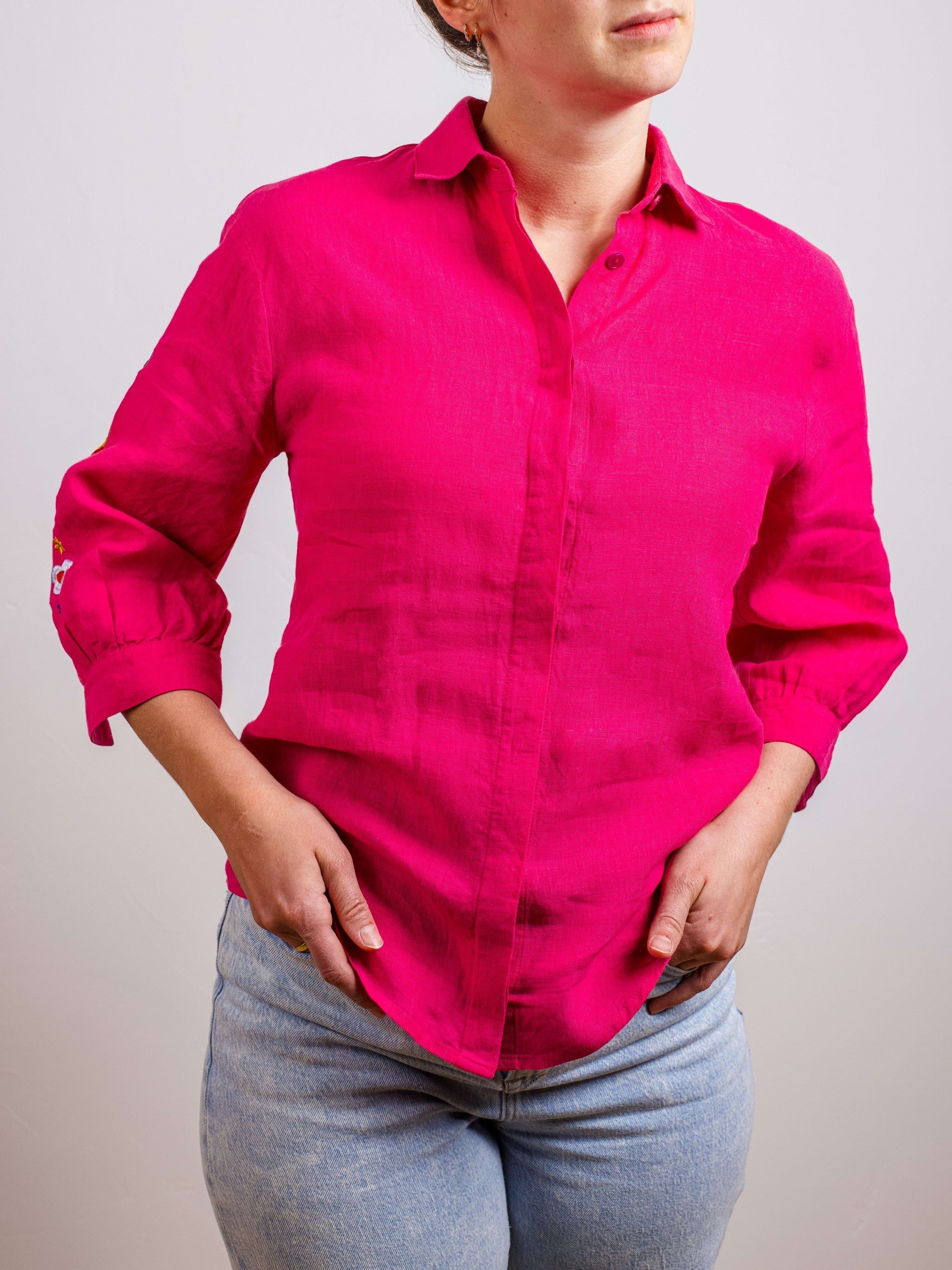 Bluse mit Blumenmuster am Ärmel