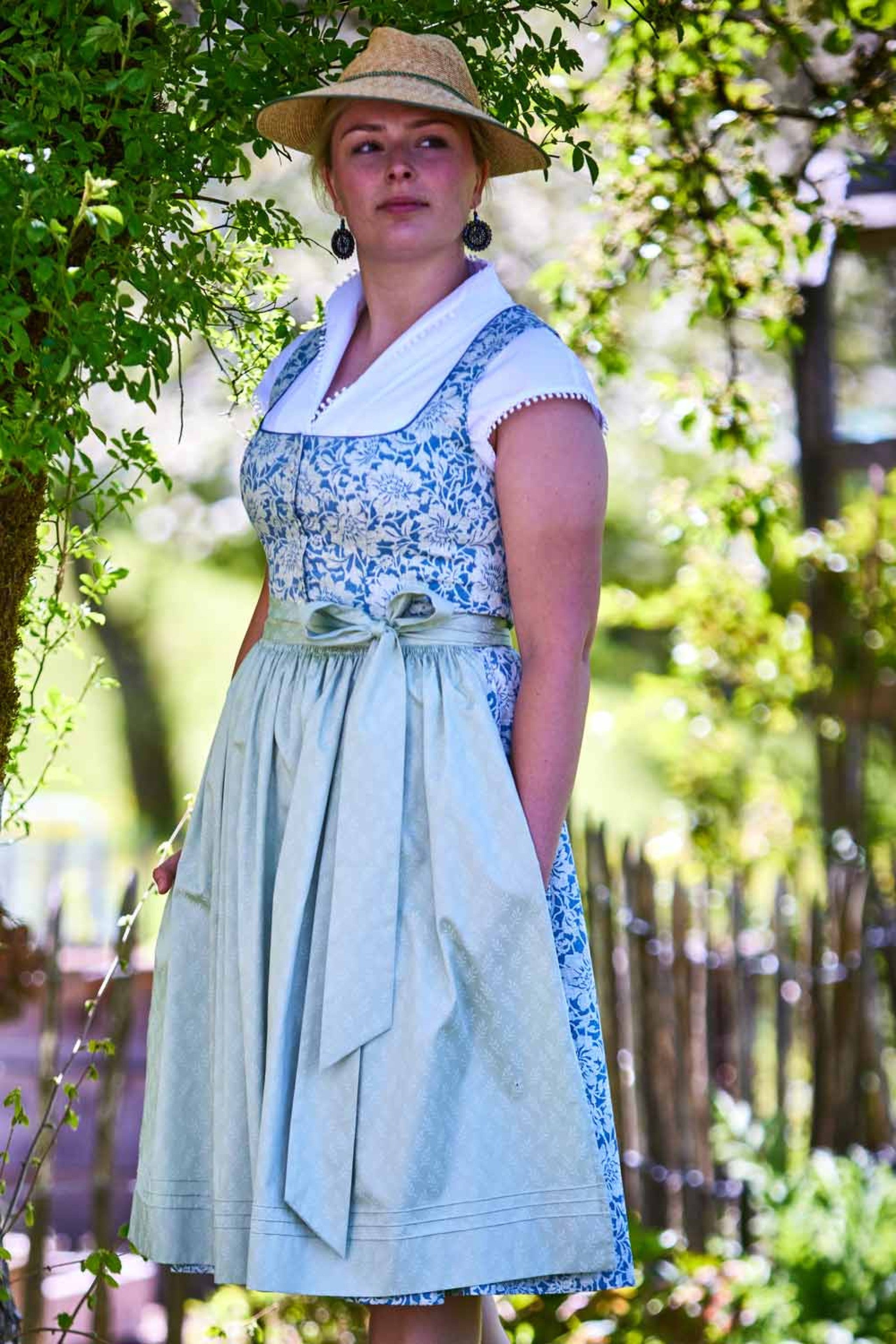 Handgmacht | Dirndl FANNY Blumen Handdruck
