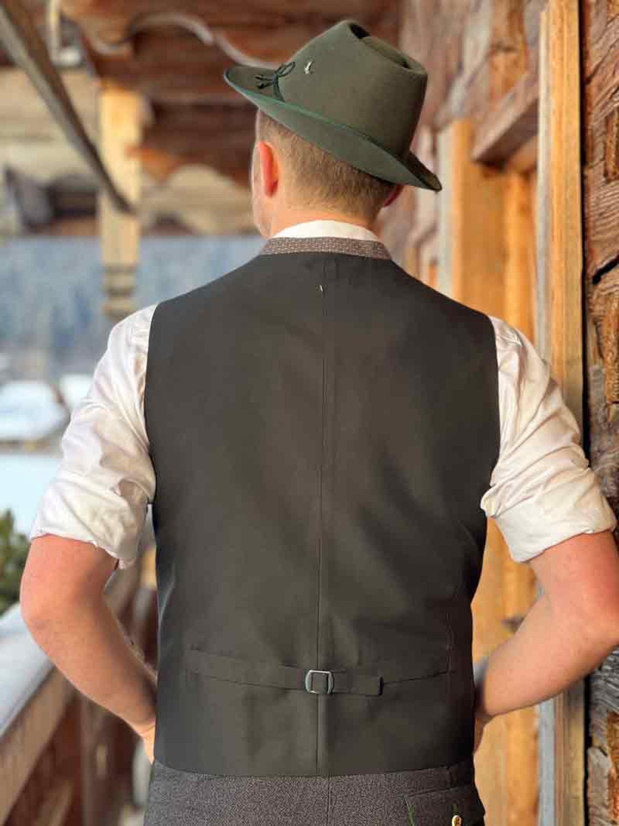 Handgmacht |Weste SALZBURG m. Paspoltaschen