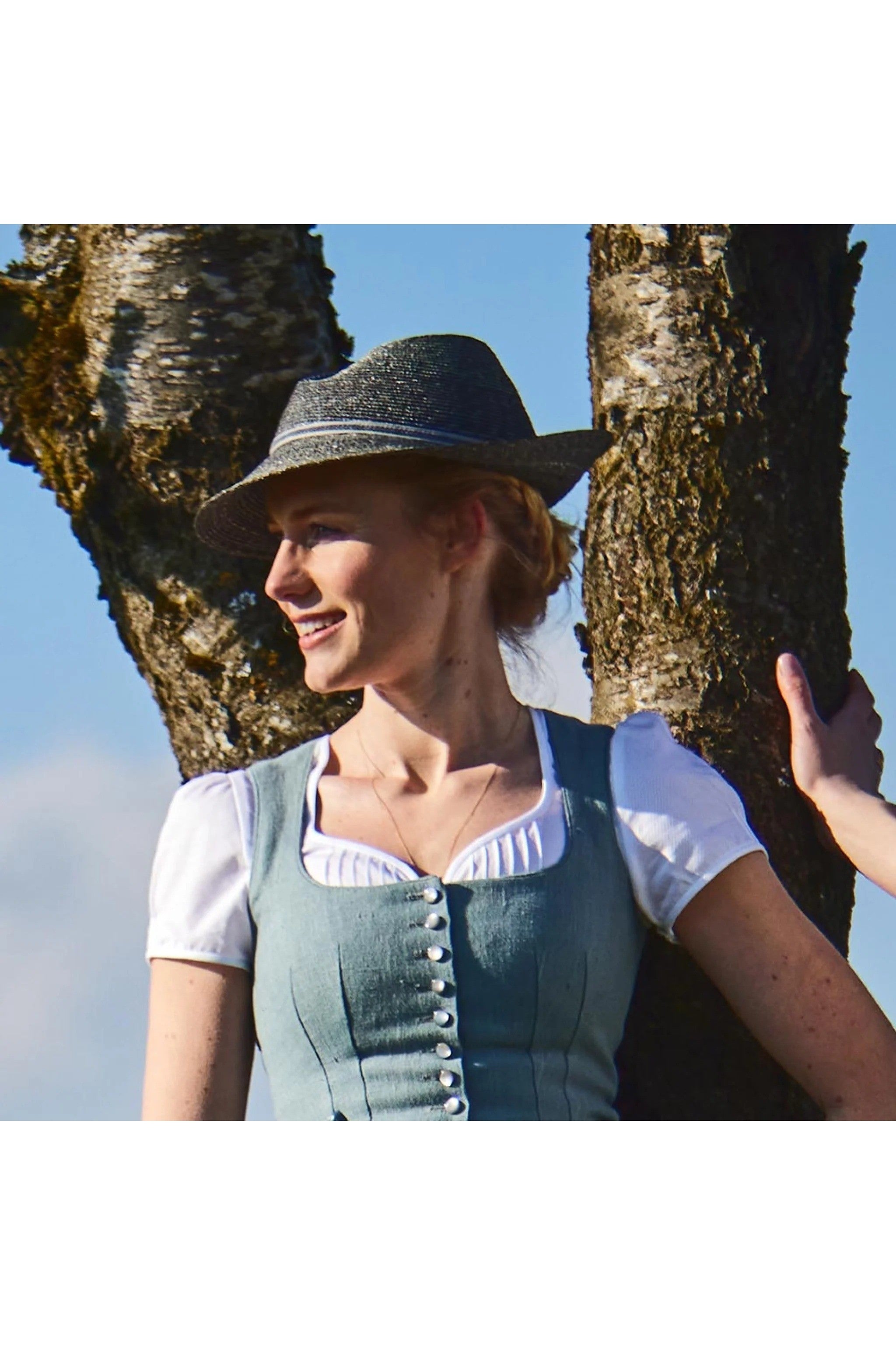 Dirndlbluse Kurzarm mit Herzausschnit - 04/weiß