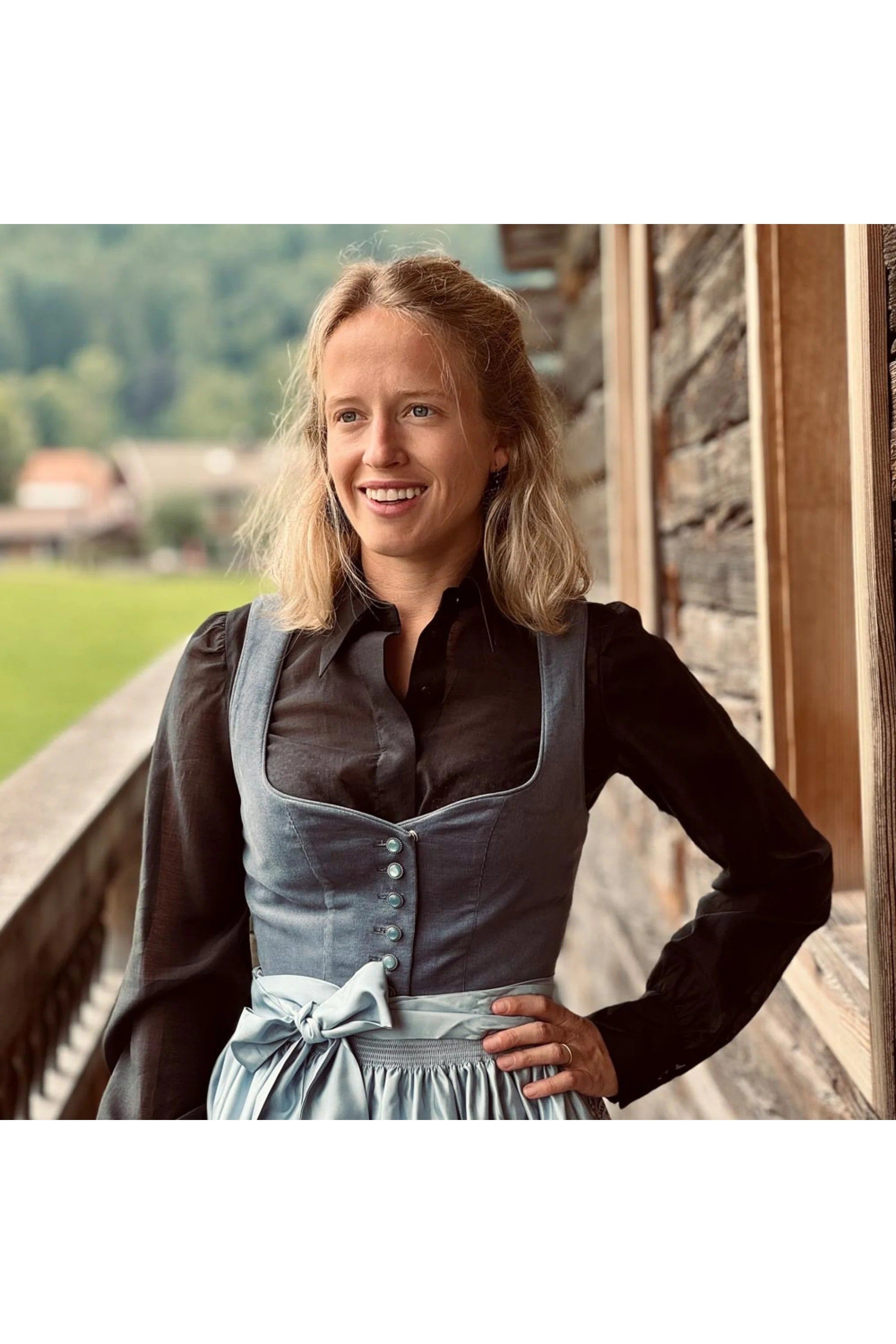 Dirndlbluse INA Langarm mit Liegekrag - 90/schwarz