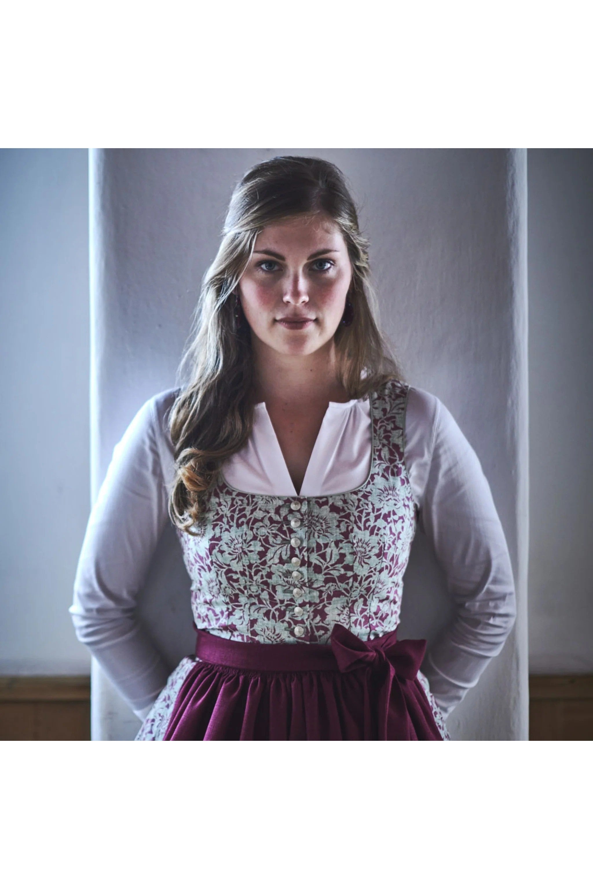 Dirndlbluse ALBA Langarm V-Ausschnitt - 08/schwarz