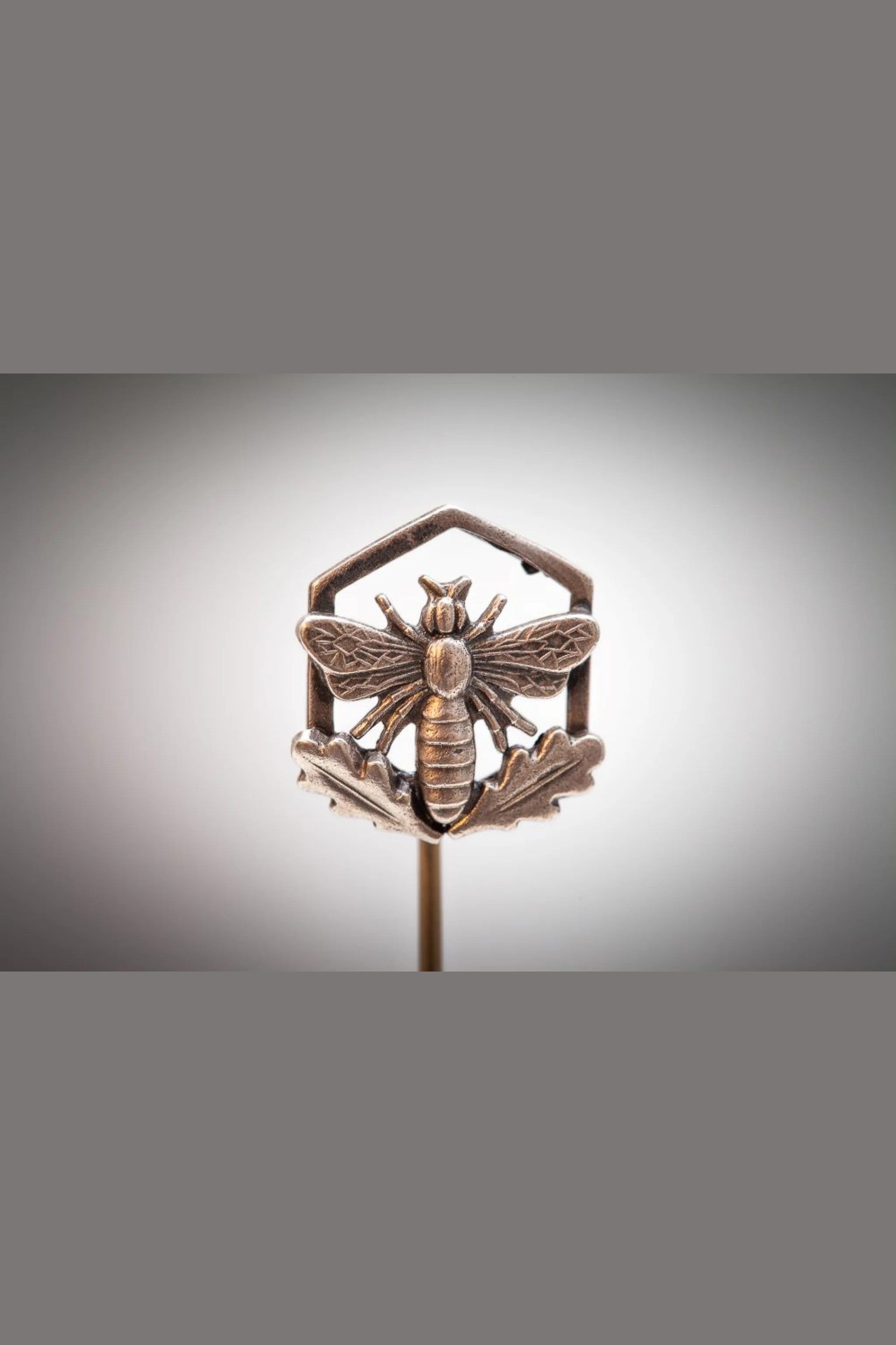 Biene m. Wabe 1,4 x 1,4cm Neusilber - neusilber/ne
