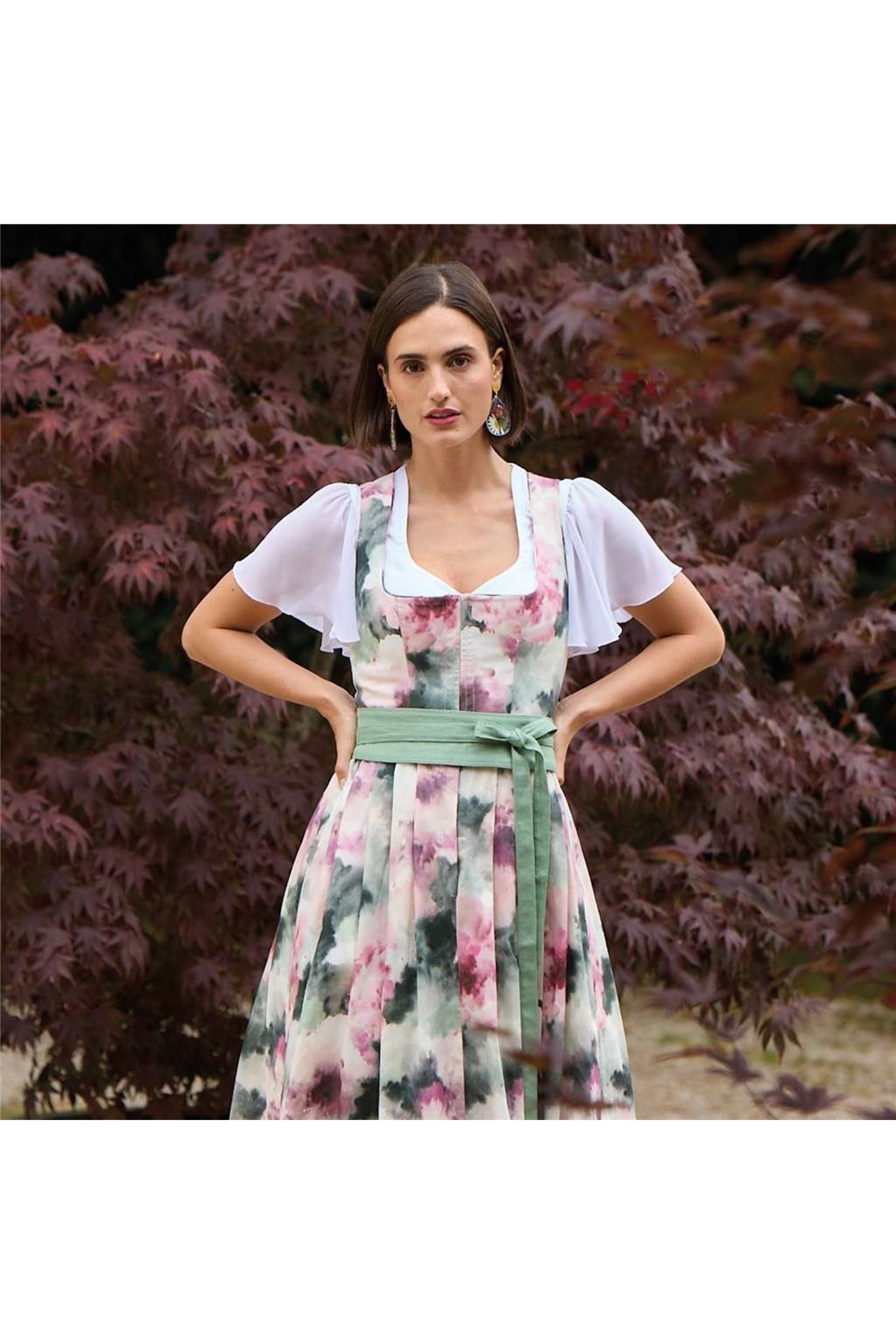 Dirndlbluse mit Herzausschnitt und Sc - 04/weiß