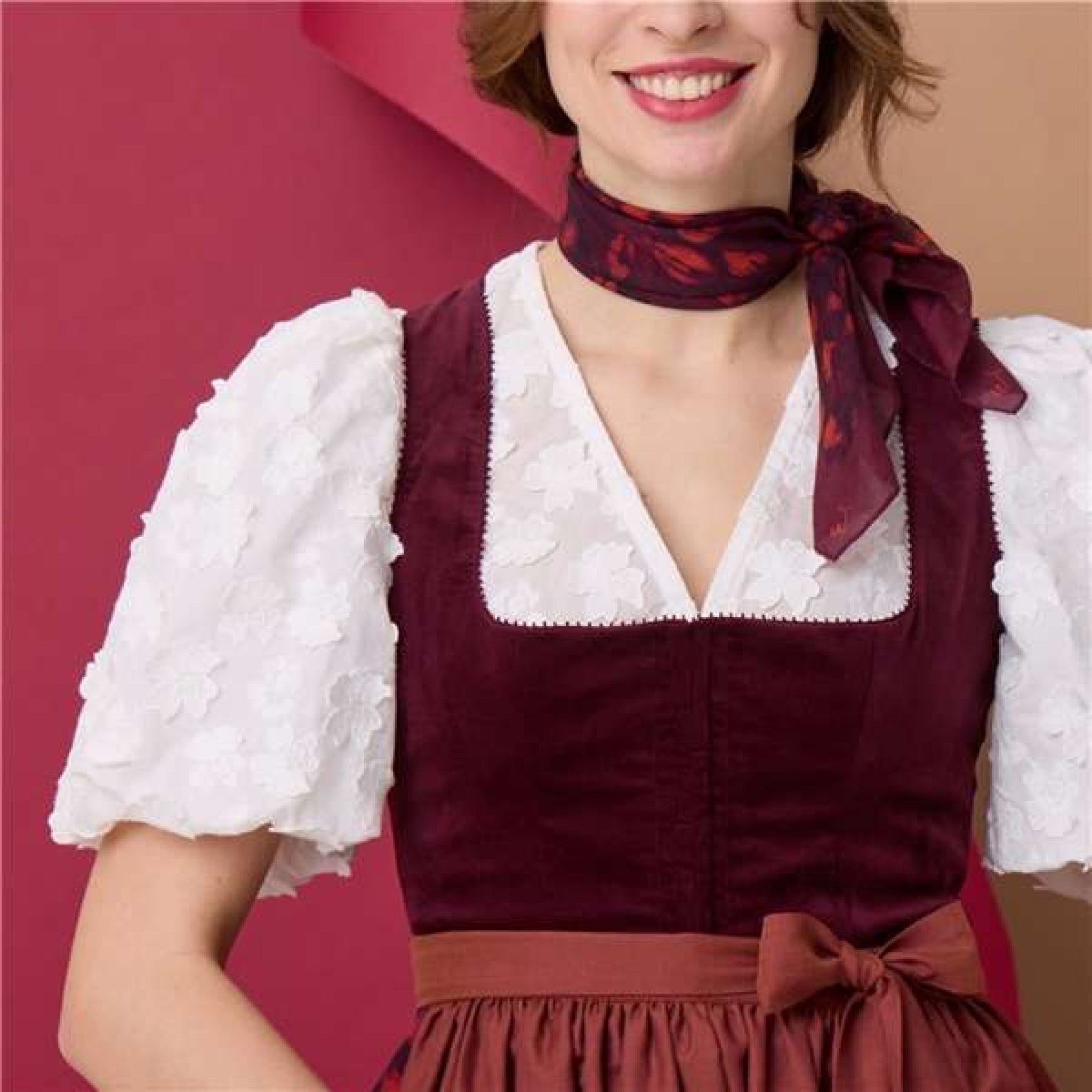 Dirndlbluse geblümt