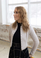 BellaSusi Strickjacke LENA m. Knöpfen + Rüsche