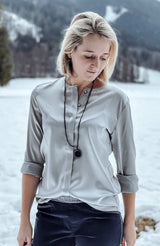 Seidenbluse mit verdeckter Knopfleist - silber/sil