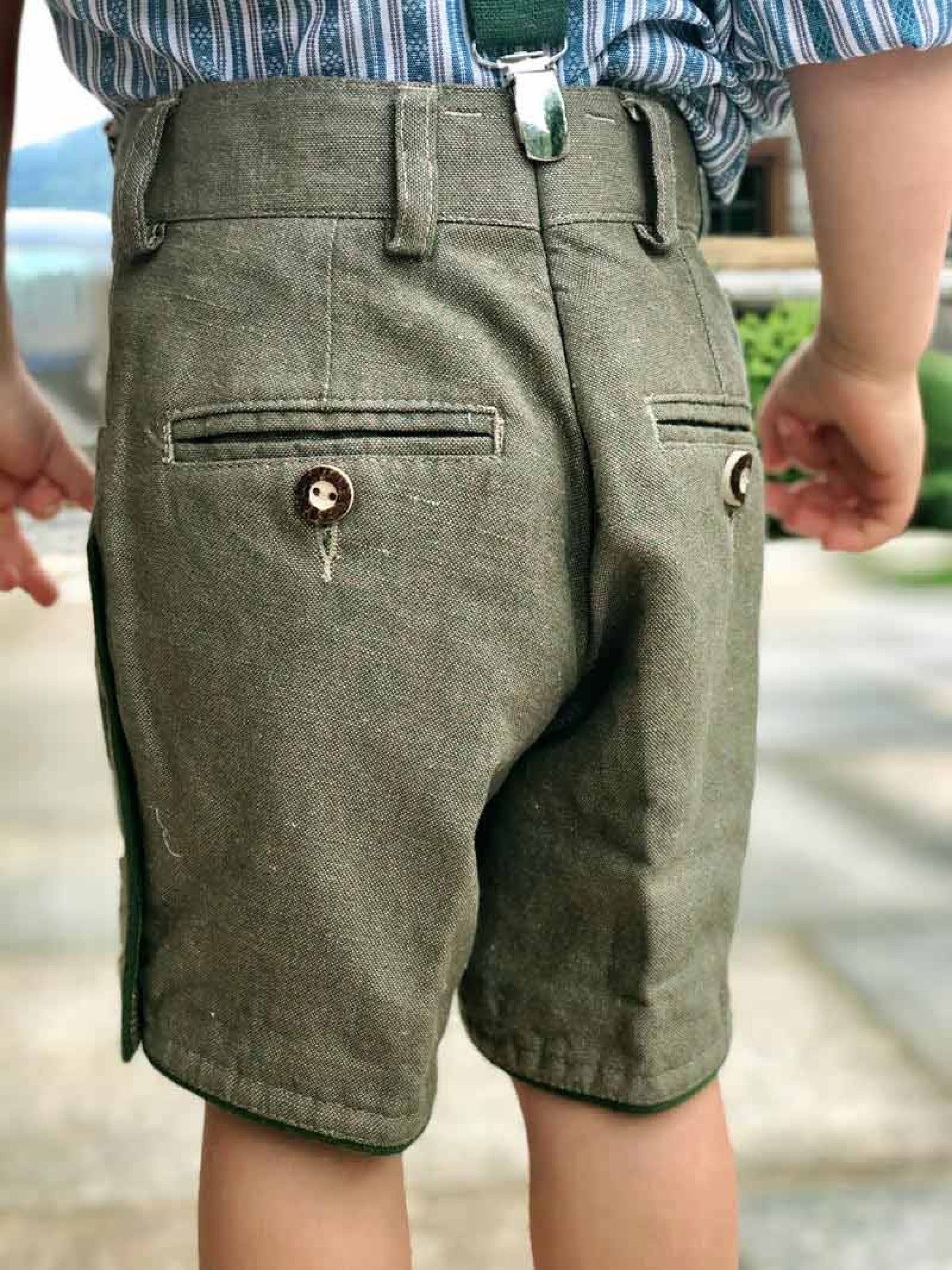 Kinder-Leinenshorts kurz - 0065T/olivgrün/tanne