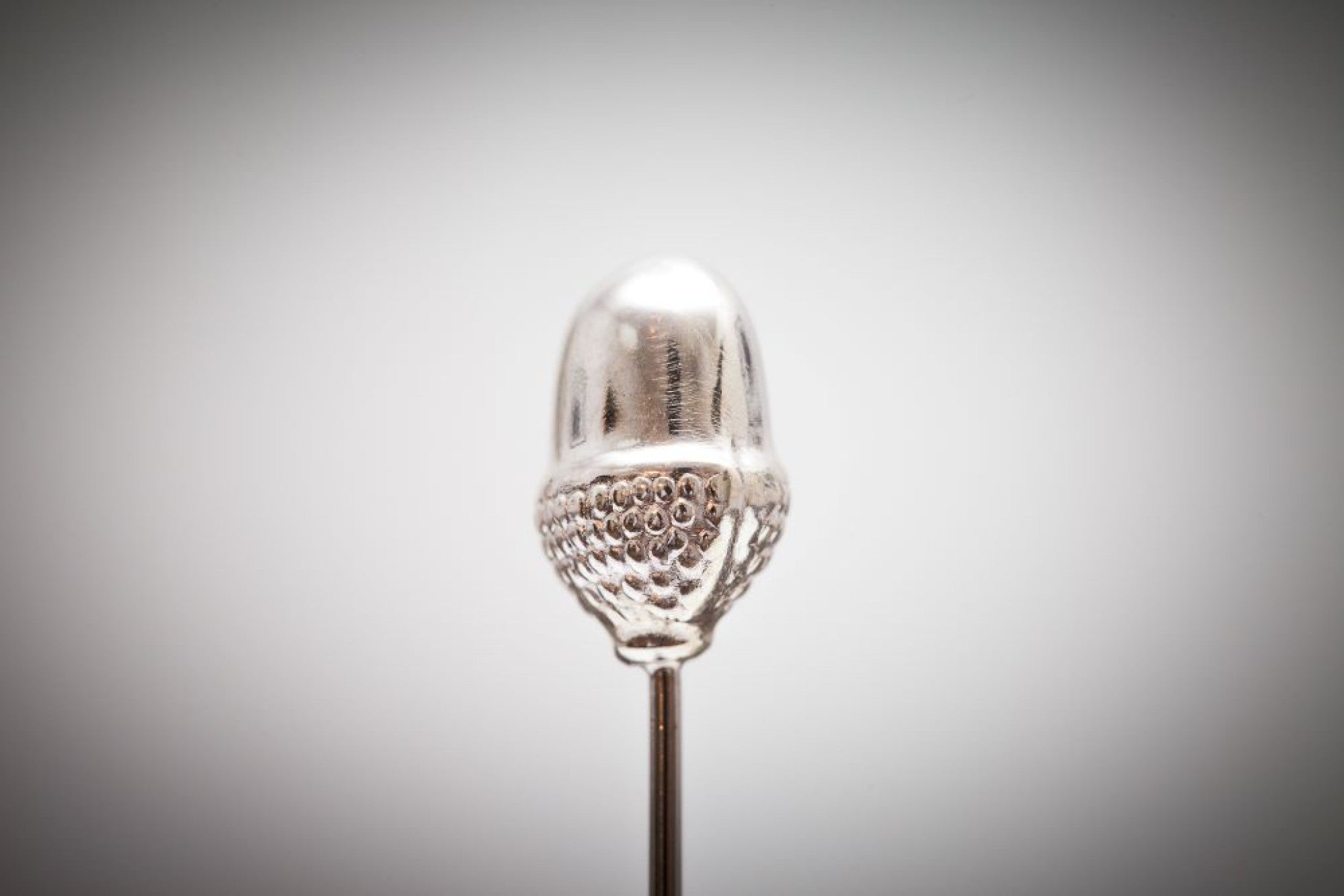 Eichennadel groß (12 x 6mm) - silber/silber