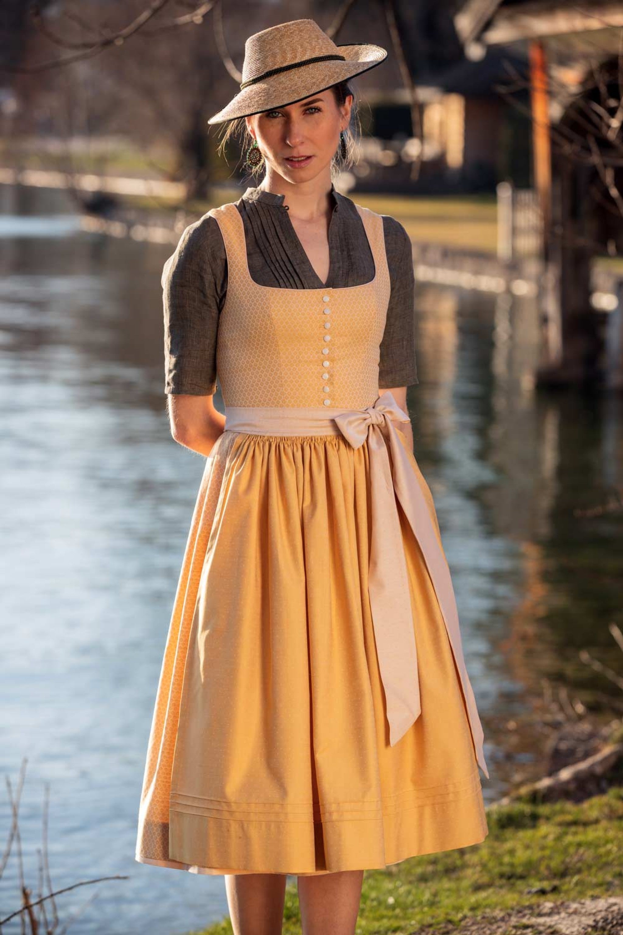 Dirndl Baumwolle gemustert