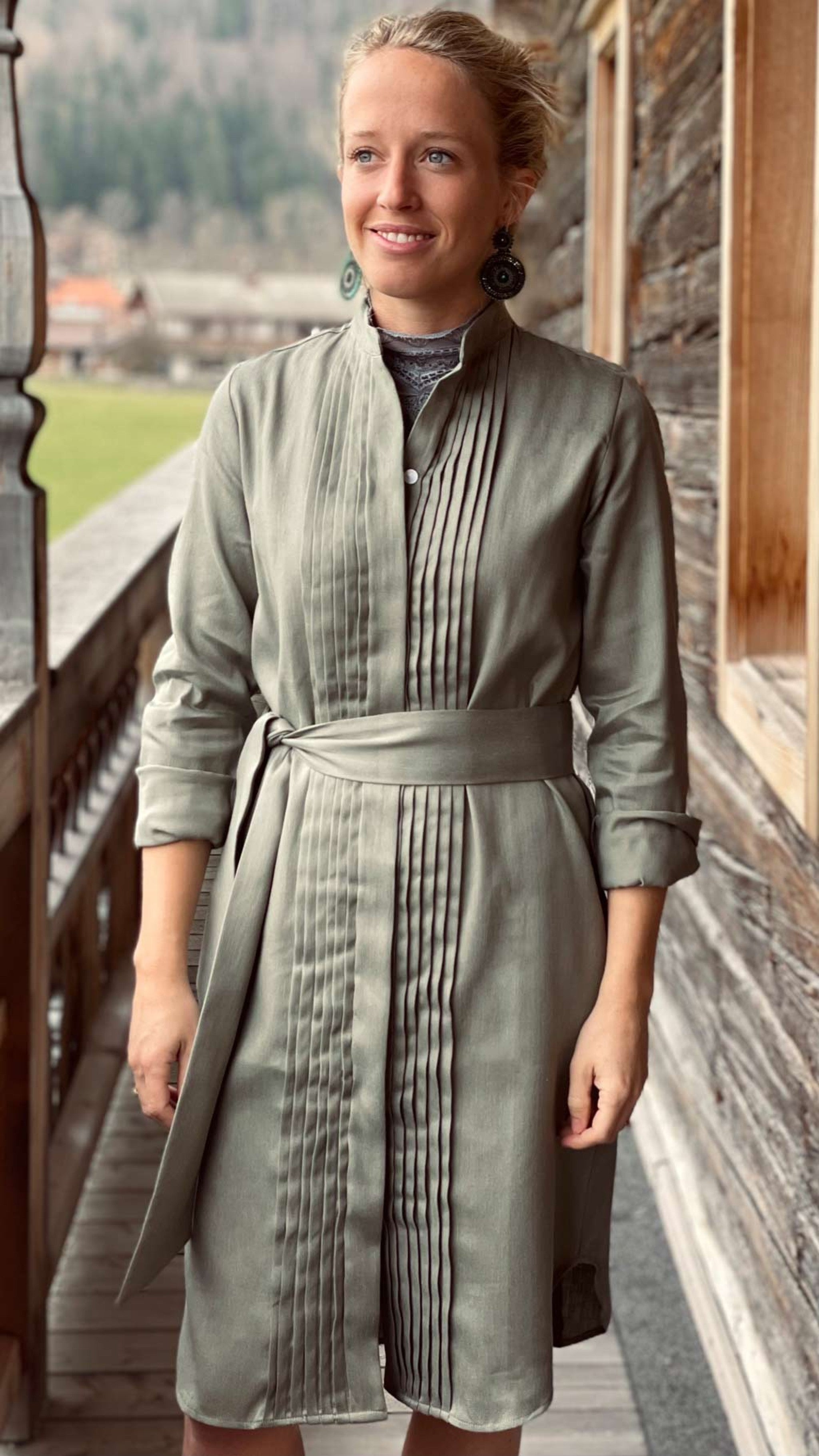 Blusenkleid mit Biesen