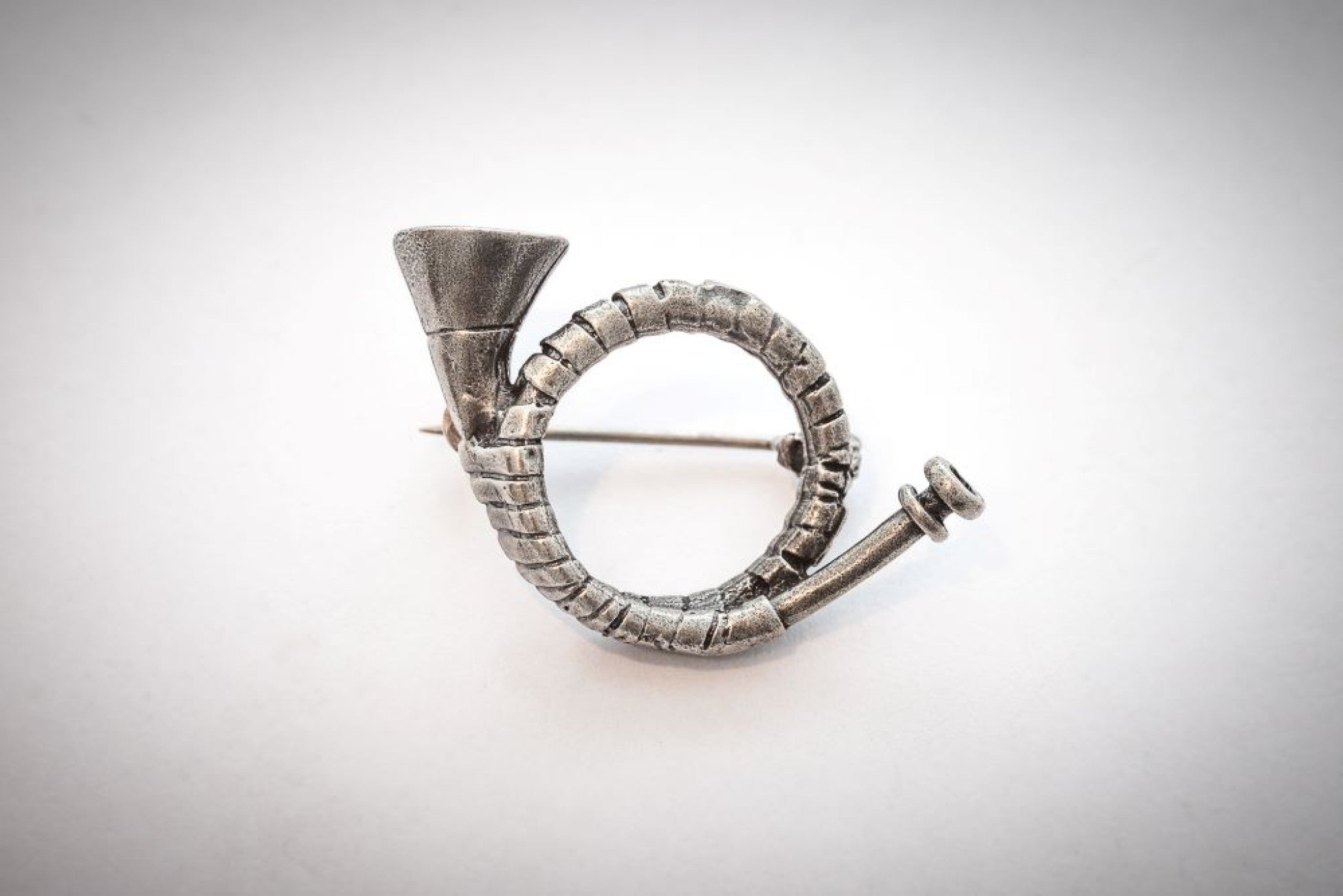 Jagdhorn 2,7 x 2cm Neusilber - neusilber/neusilber