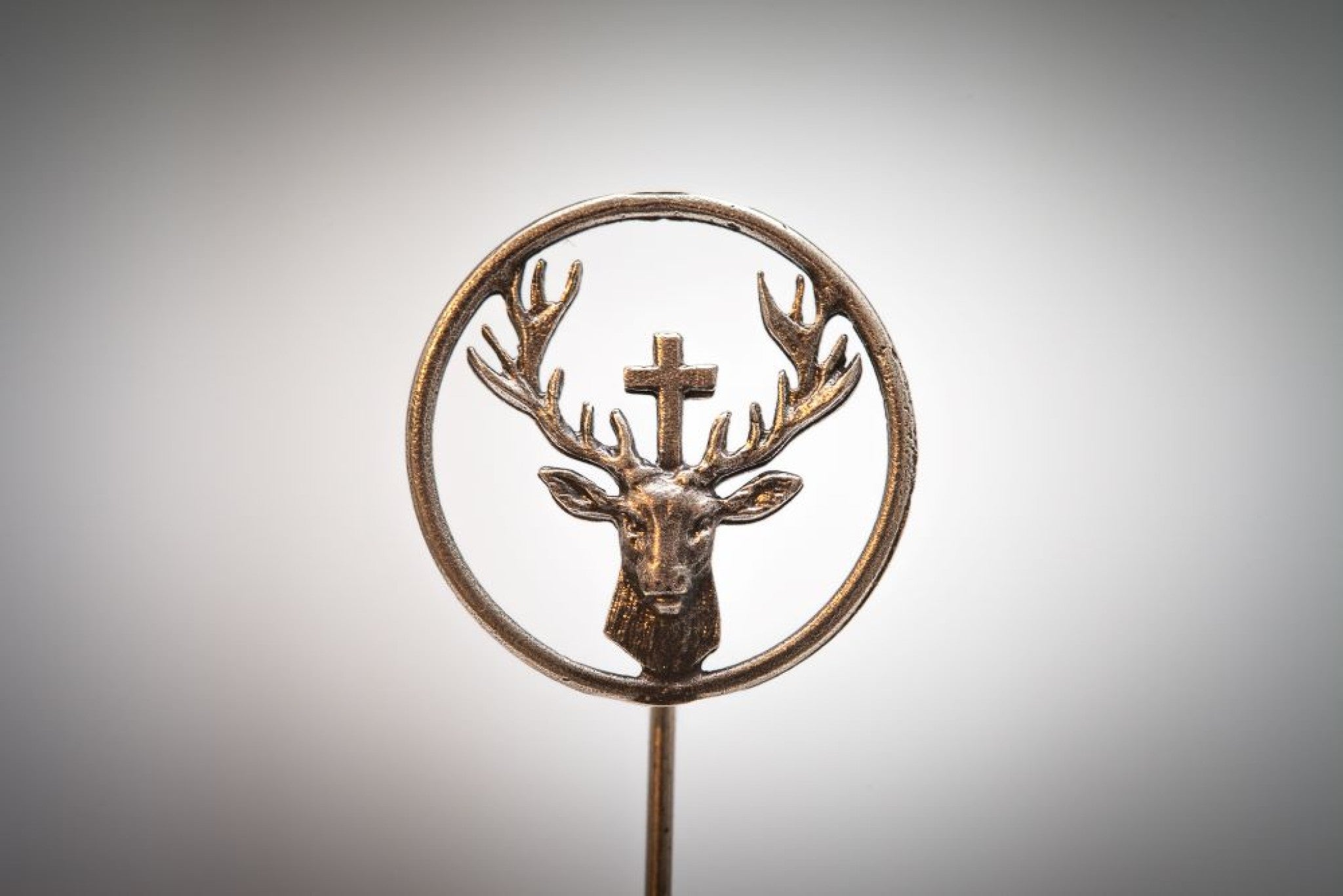 Anstecknadel Hubertushirsch D1,9cm