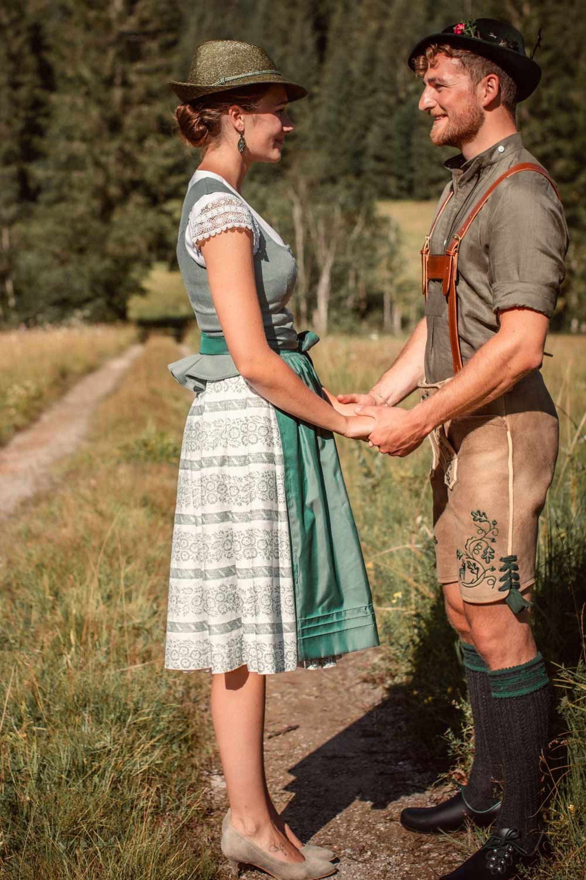 Handgmacht | Dirndlschürze Seidentaft - mint/mint